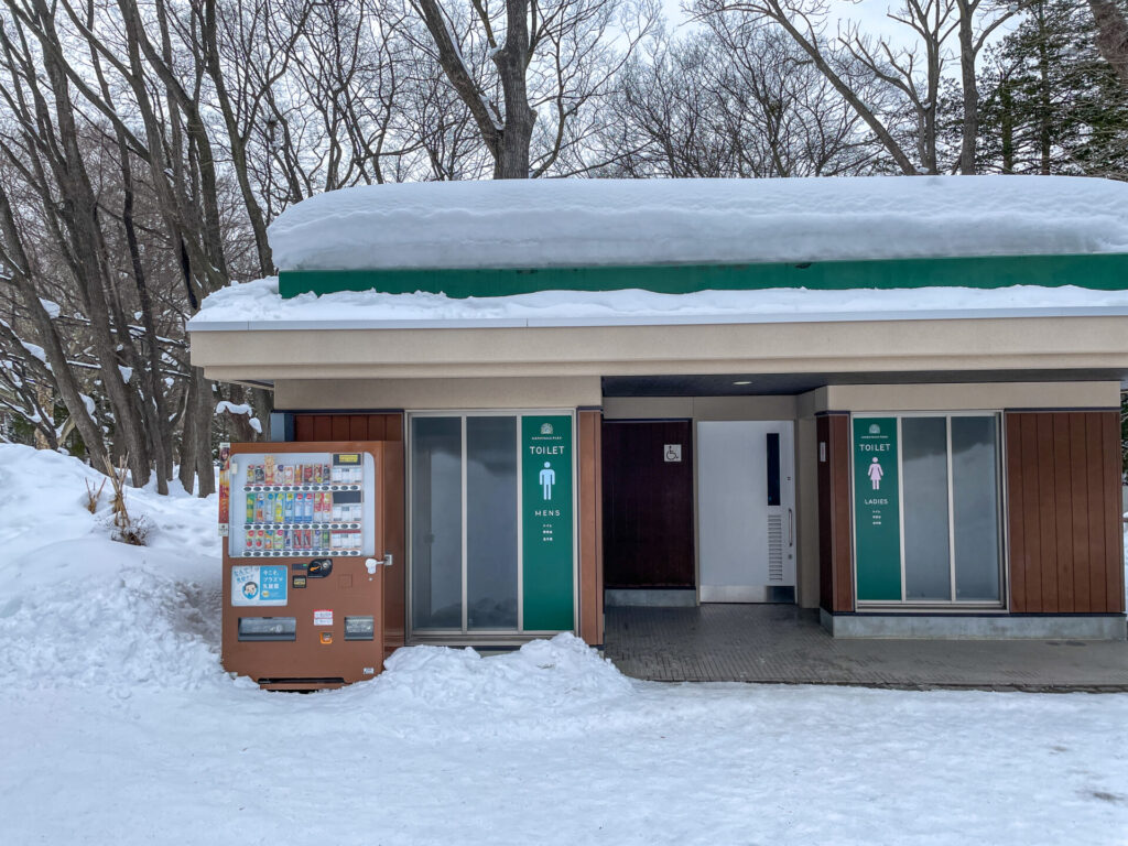 円山公園冬トイレ